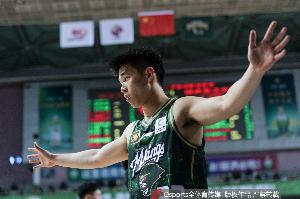 媒体人：林葳首秀有些让人失望&可能太紧张了 只要做正确的事就行